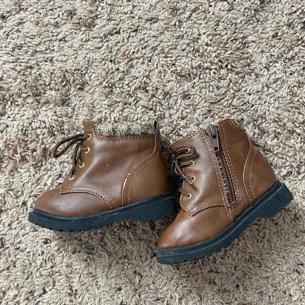 Size 4 brown toddler boots